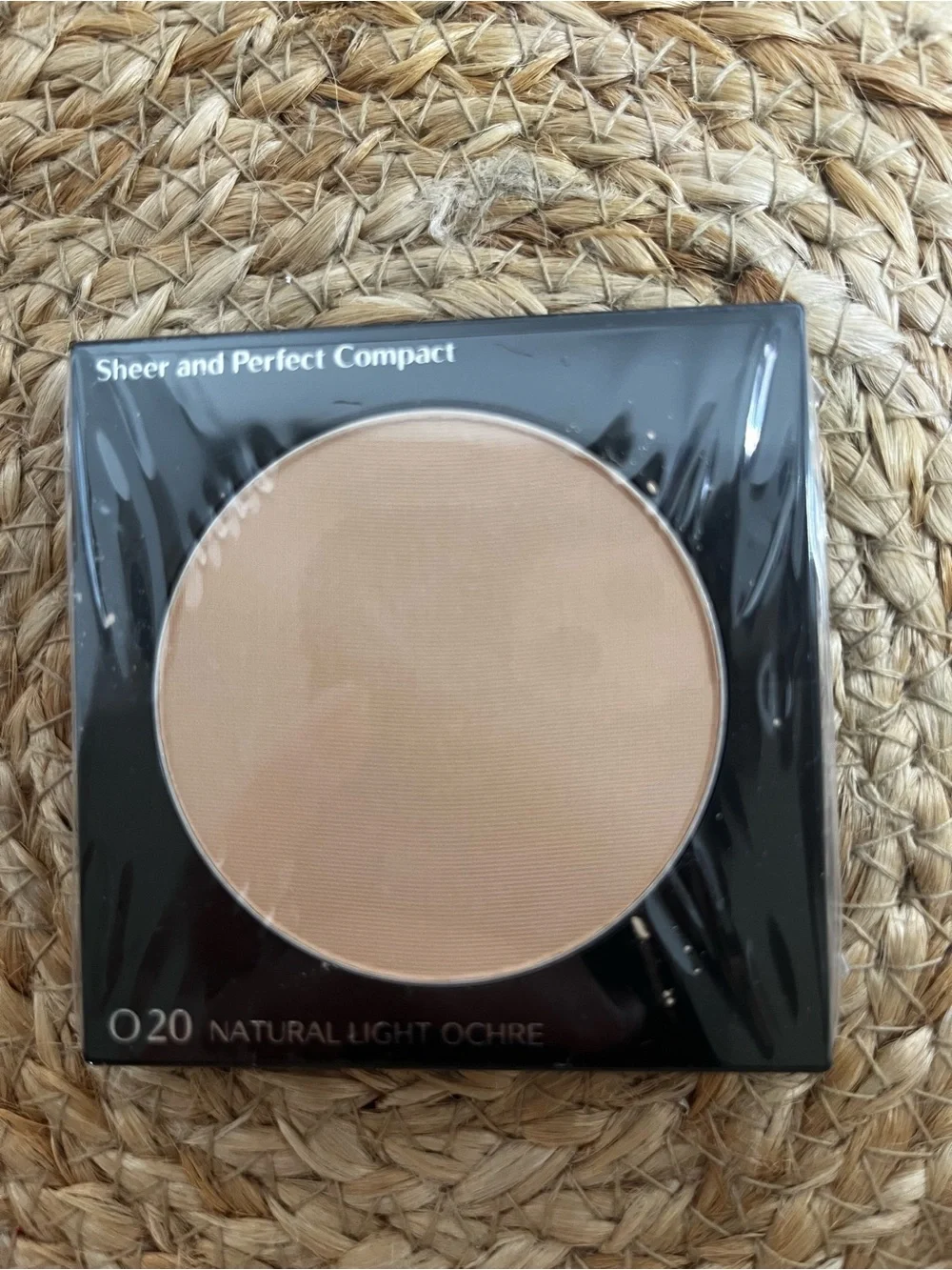 Shiseido Sheer and Perfect Compact Powder - Natural Light Ochre (O20)NWT